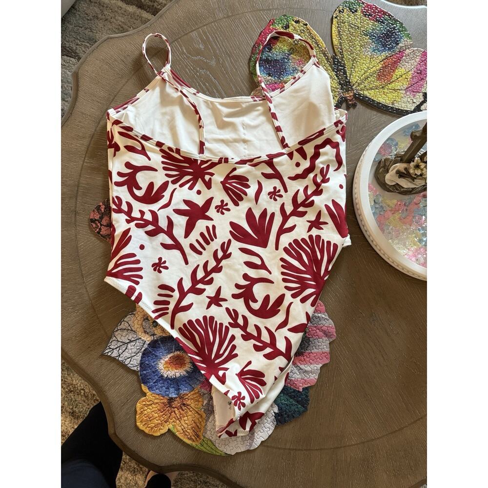 H&M Padded-Cup High-Leg Swimsuit in a white and dark red patterned NWT XL - Picture 5 of 6